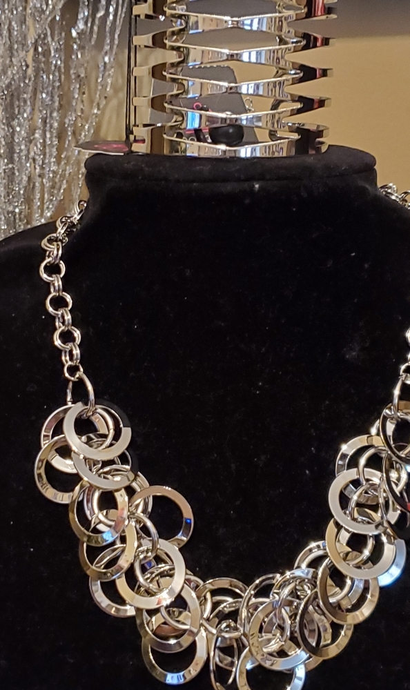Necklace and bracelet set